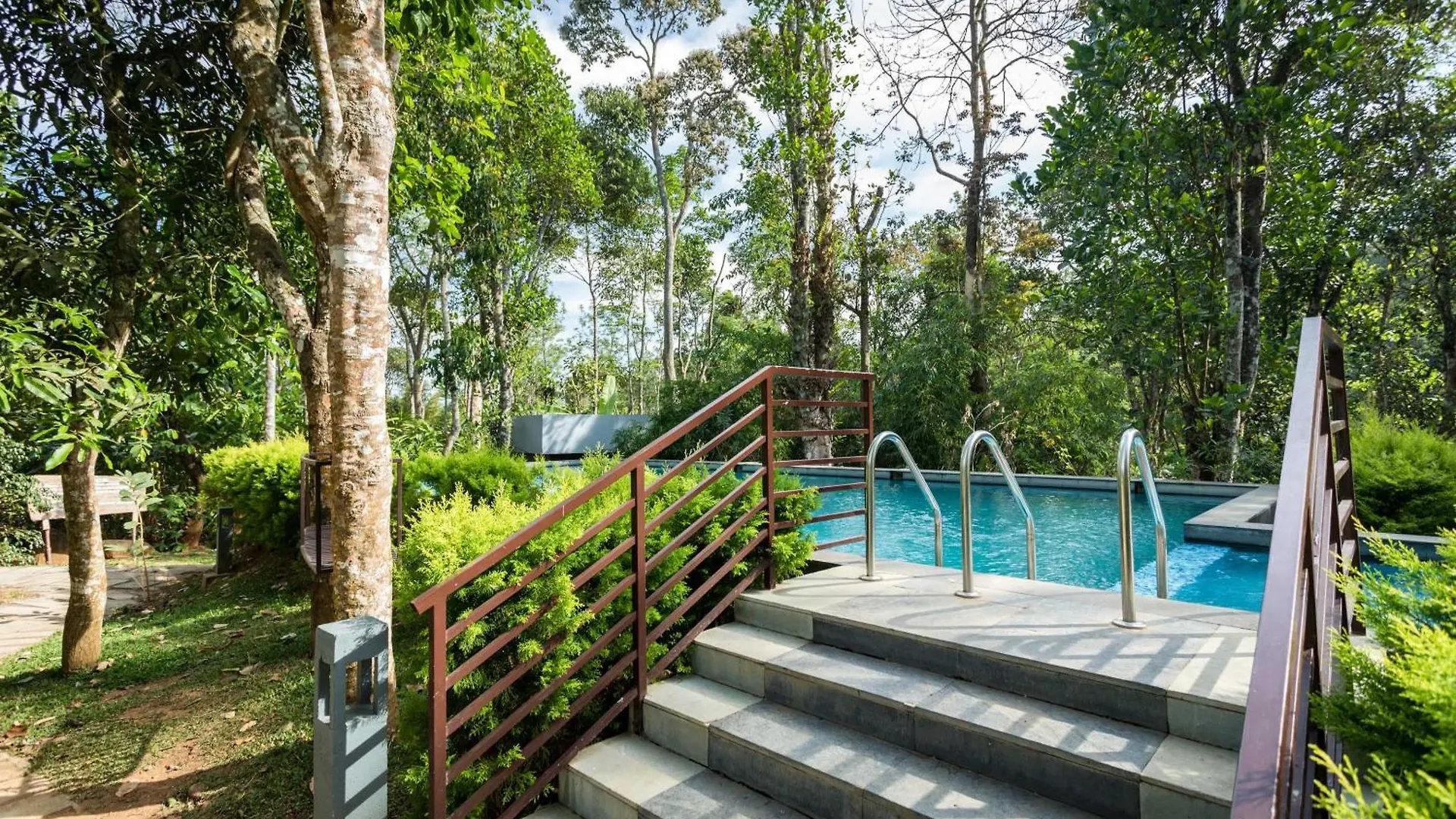Resort Hotel The Mountain Courtyard Thekkady