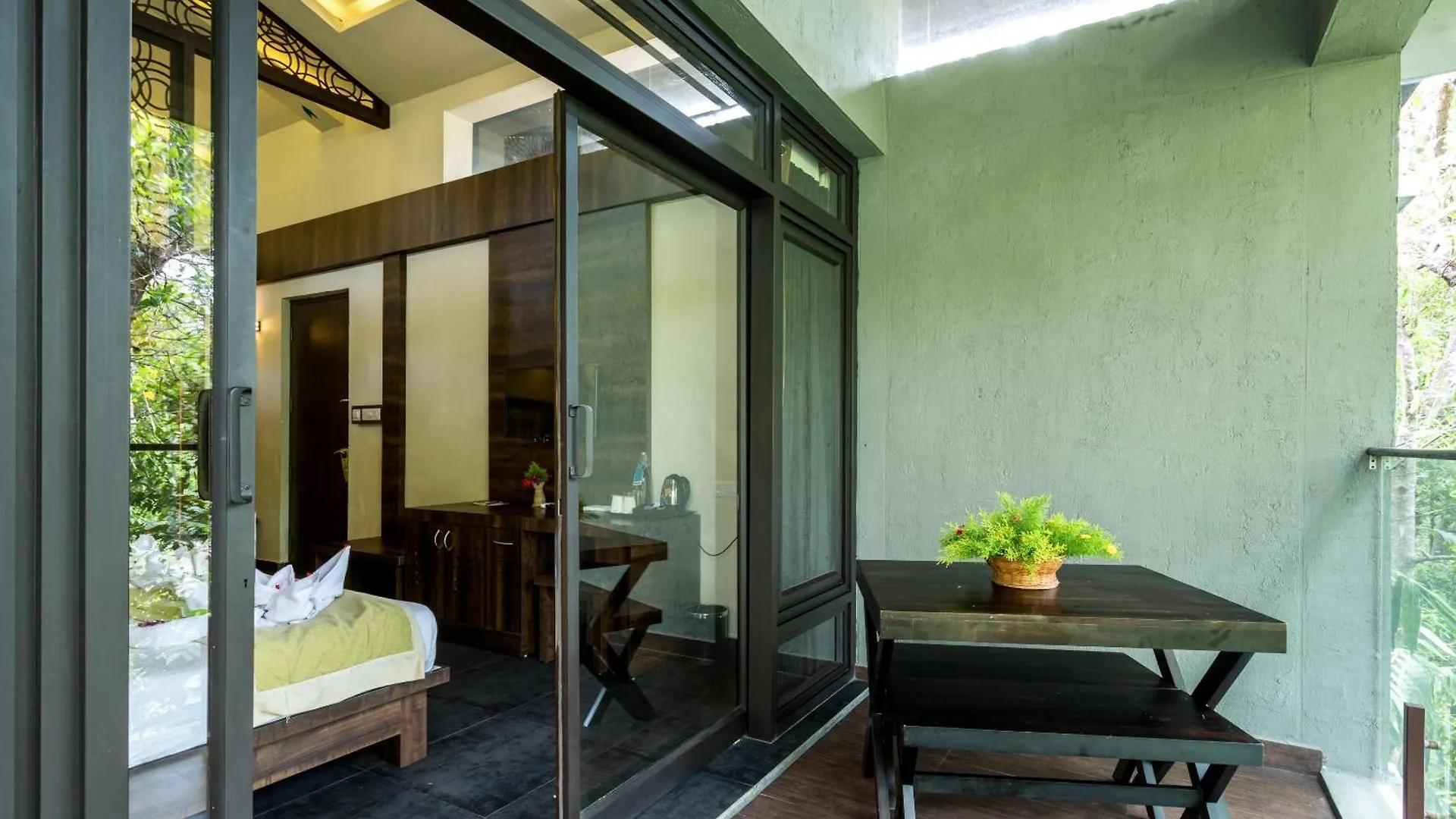 The Mountain Courtyard Thekkady Hotel Resort