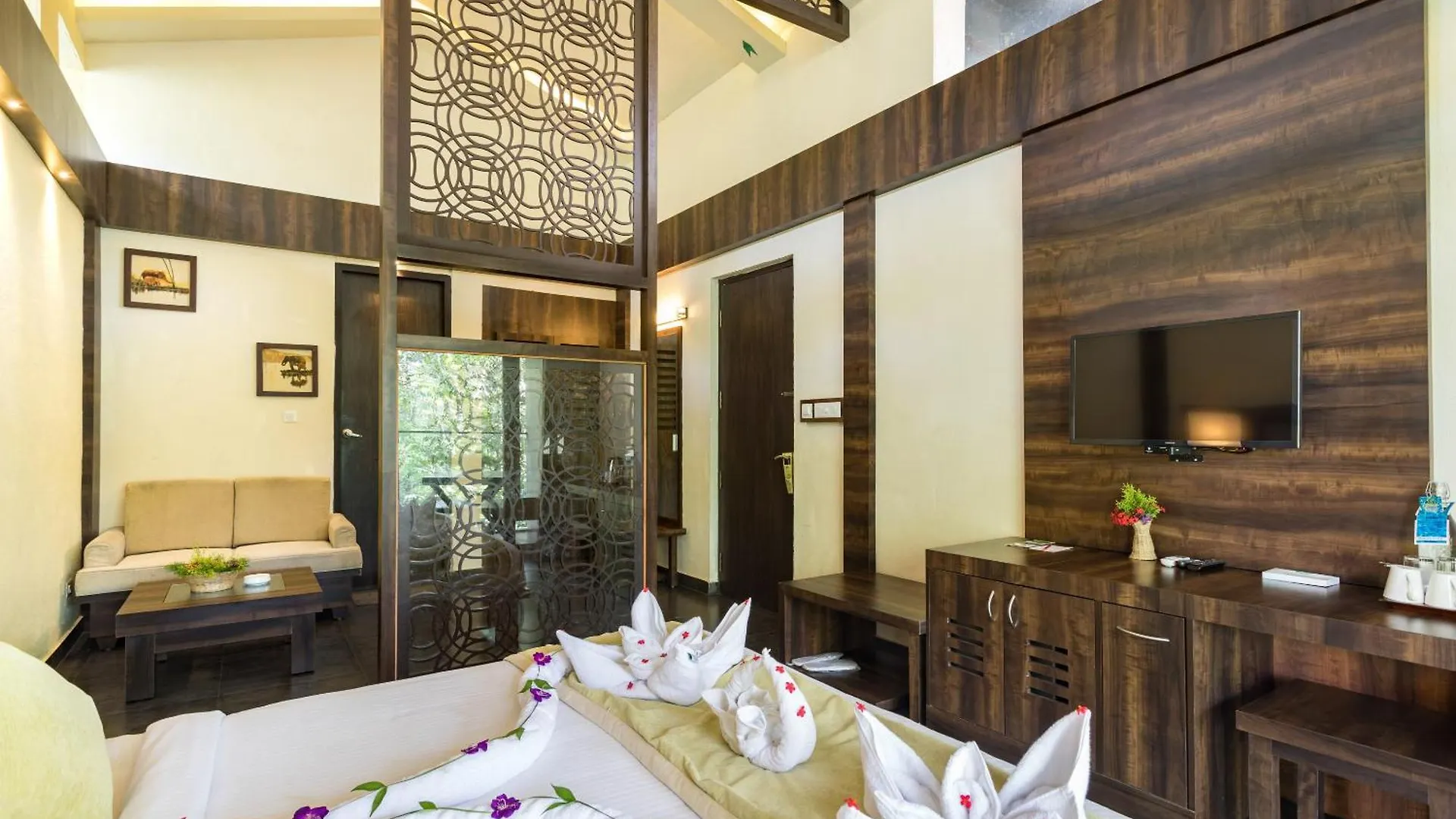 The Mountain Courtyard Thekkady Hotel