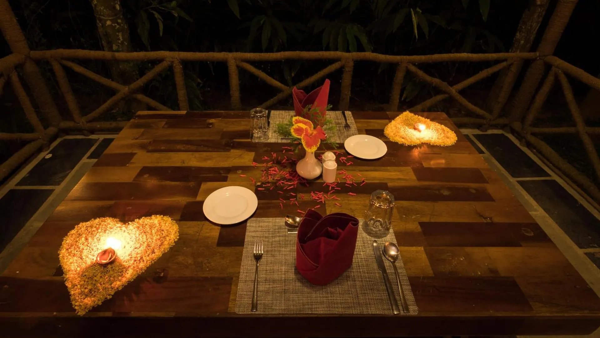 The Mountain Courtyard Thekkady Hotel