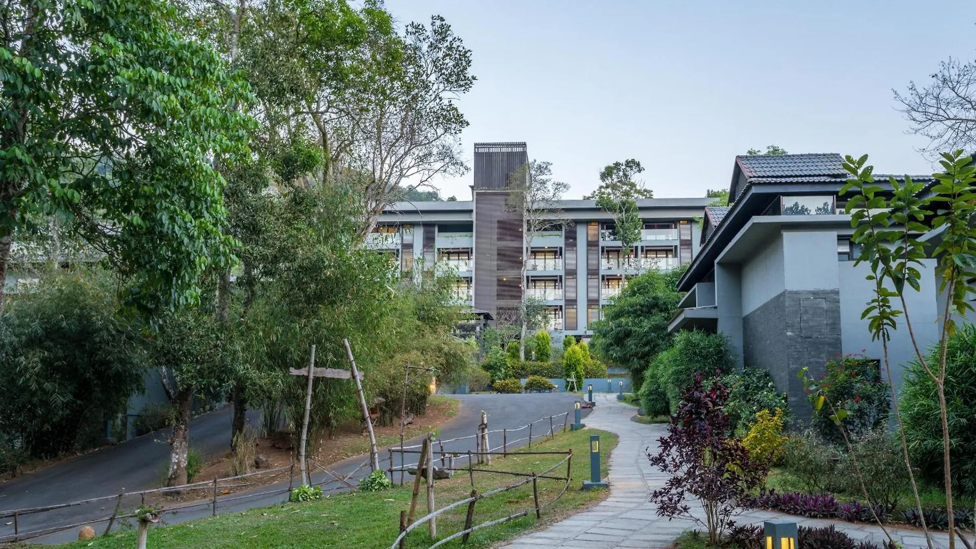 The Mountain Courtyard Thekkady Hotel Resort