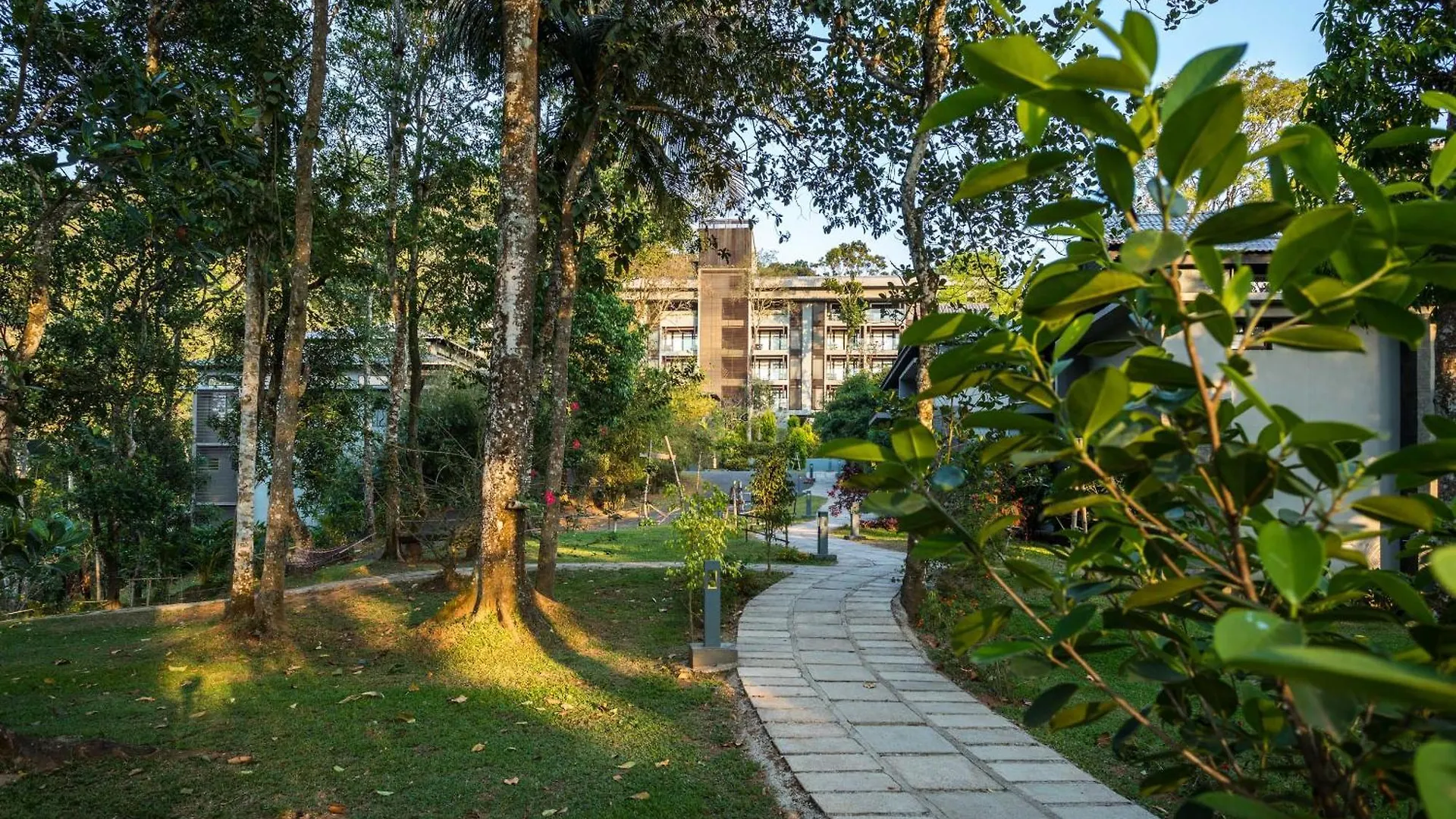 The Mountain Courtyard Thekkady Hotel Resort