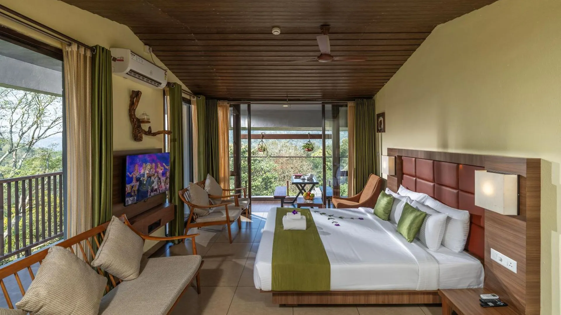 Resort Hotel The Mountain Courtyard Thekkady