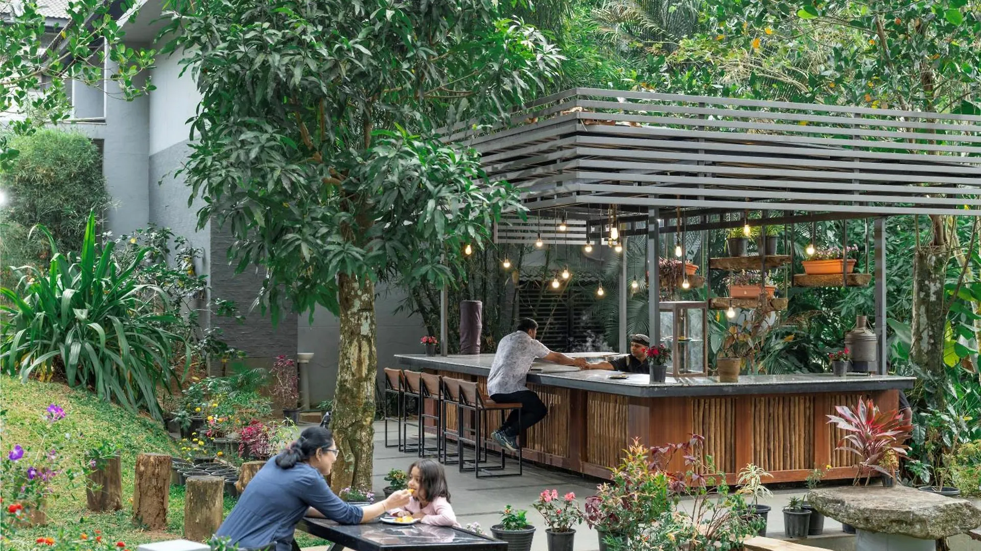 Hotel The Mountain Courtyard Thekkady Indien