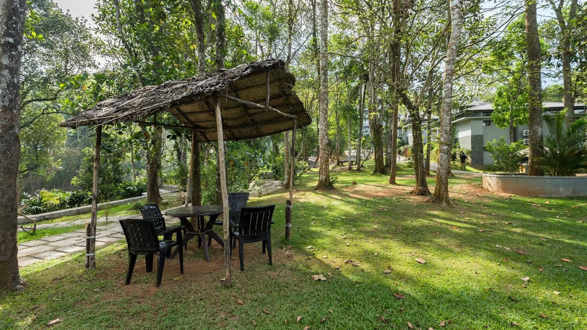 The Mountain Courtyard Thekkady Hotel