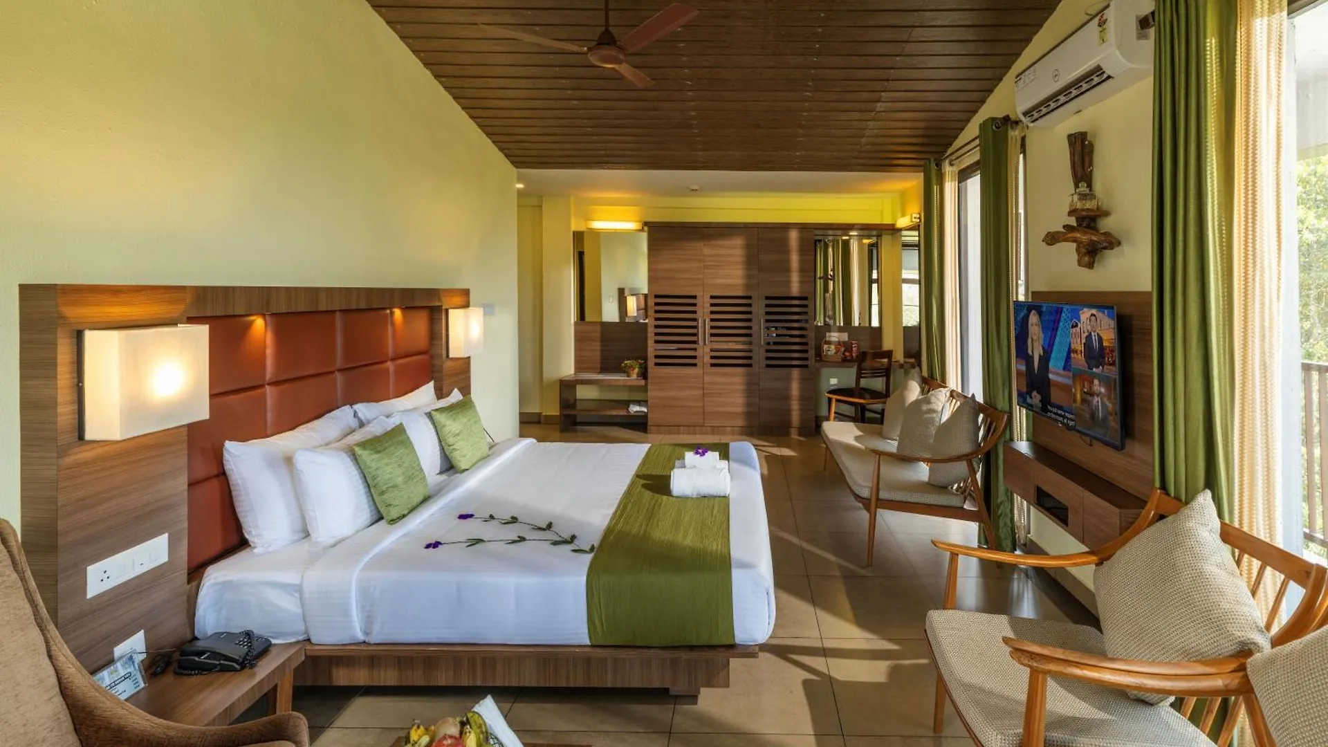The Mountain Courtyard Thekkady Hotel Resort