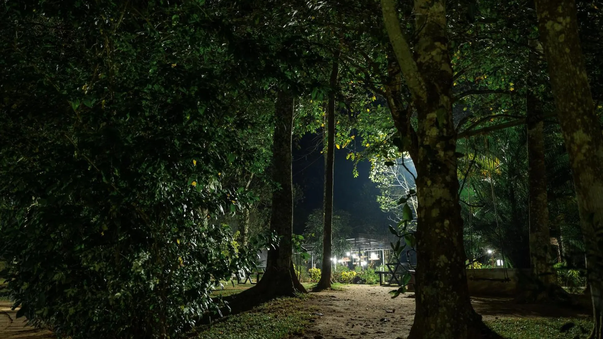 The Mountain Courtyard Thekkady Hotel 5*,  India